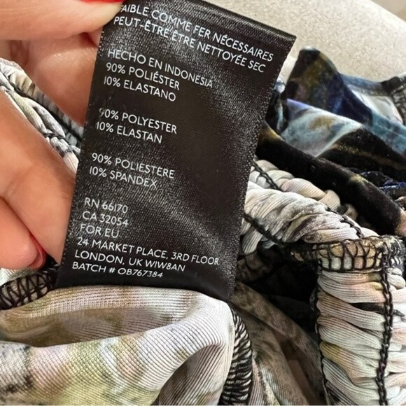 Urban Outfitter Patsy Smocked Velvet Floral Romper Size XS - Picture 12 of 13